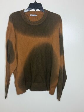 Zara Men’s Two-Tone Brown & Olive Crewneck Sweater